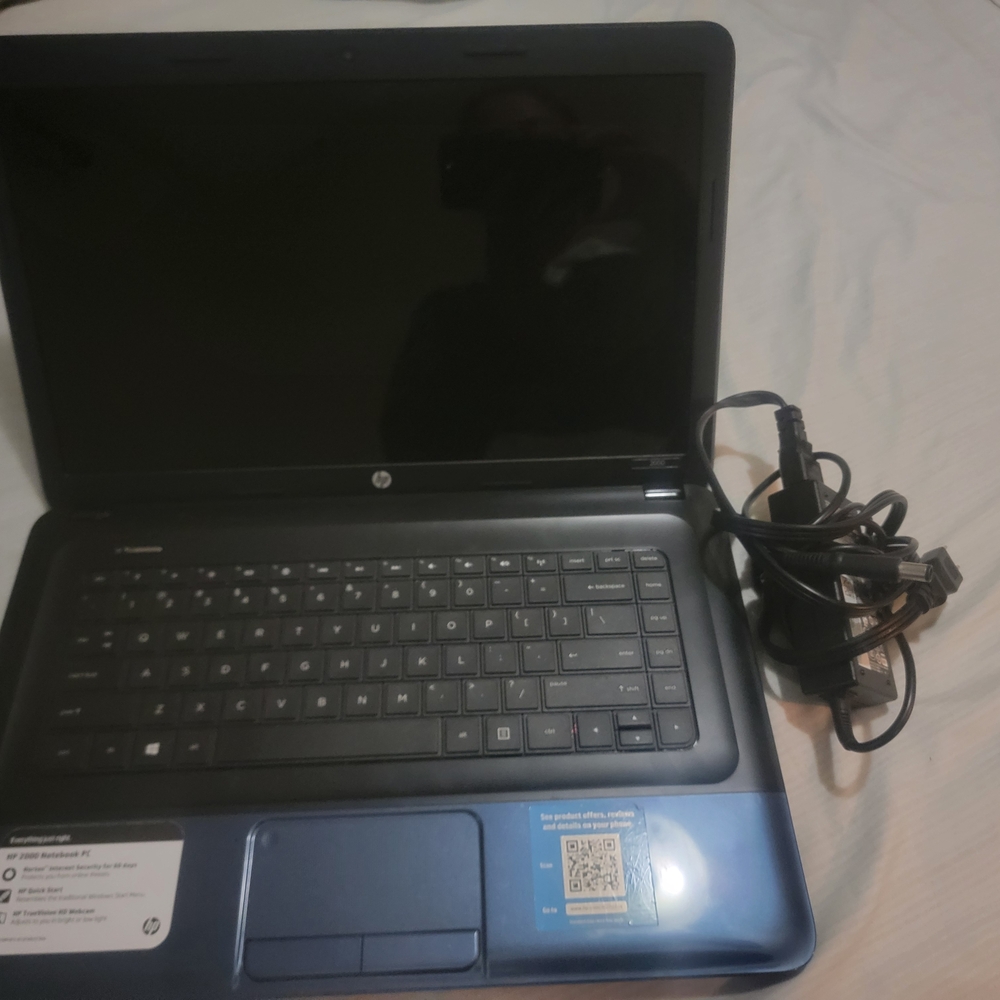 HP Black Laptop Sleek Design with Full Keyboard